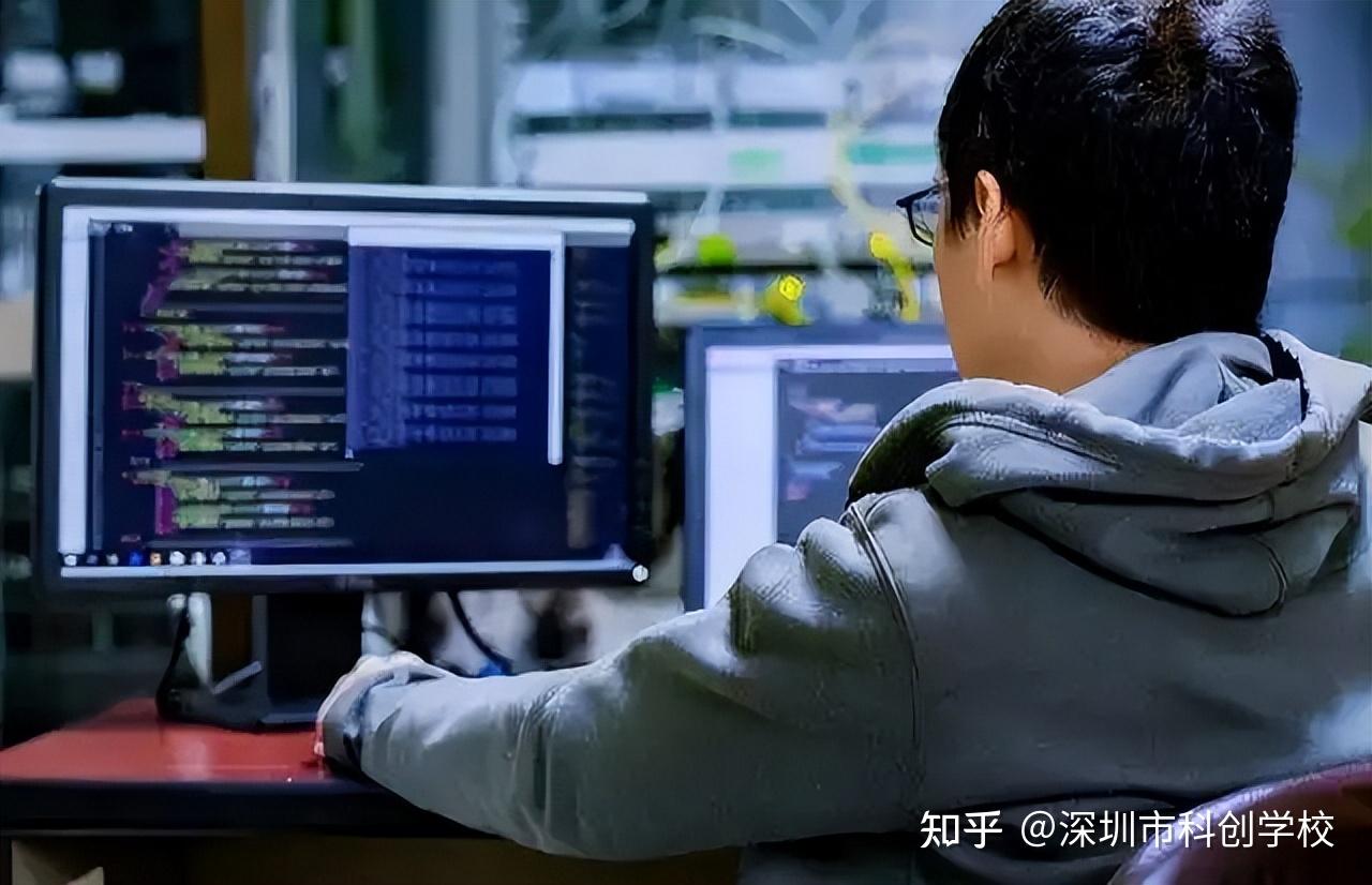 軟件開發培訓 互聯網時代的黑馬職業，就業前景名副其實的高